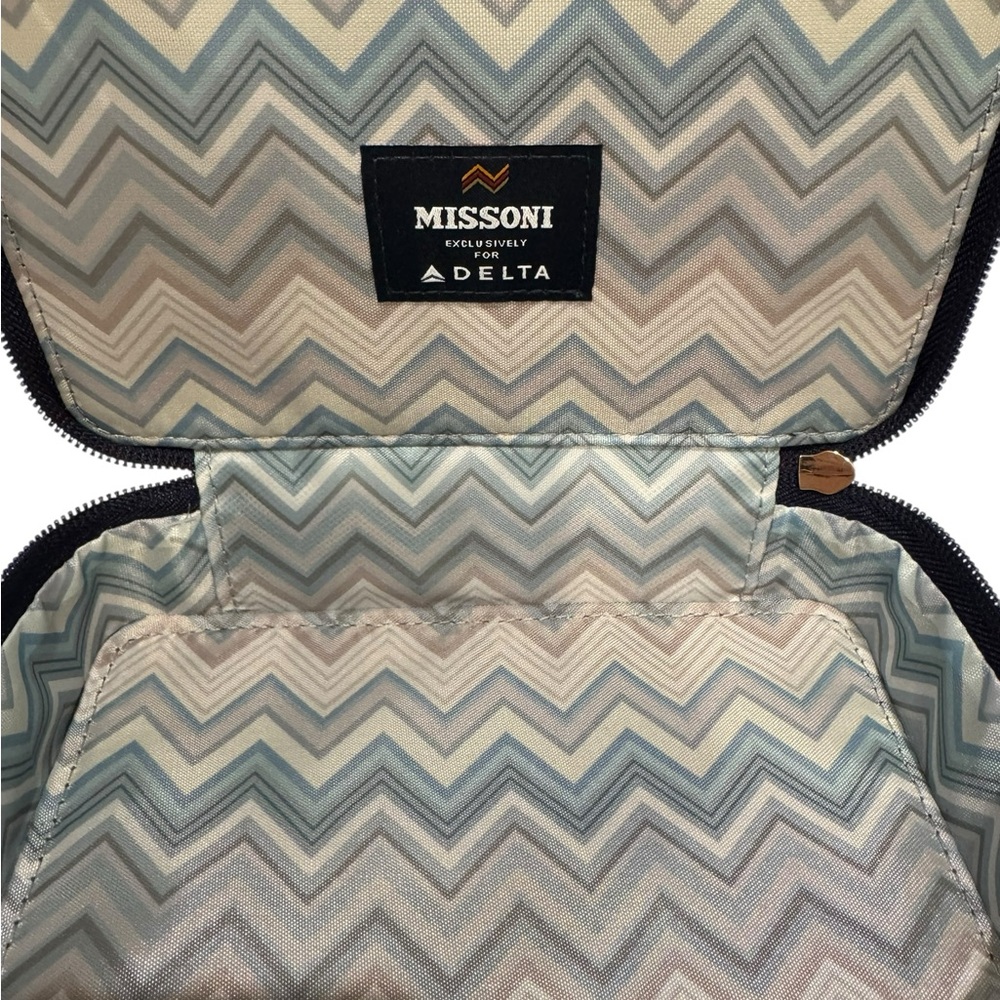 Missoni for Delta One toiletry/amenity bag in navy blue. Zip closure. Lined. NWT - Picture 4 of 8